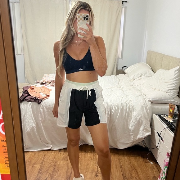 FREE PEOPLE movement shorts - Picture 14 of 16